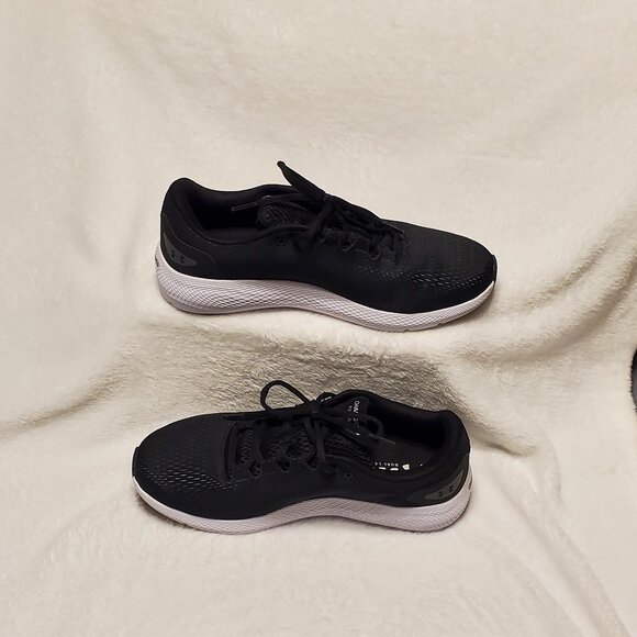 Under Armour Charge Pursuit Athletic Shoes -Like New - Picture 7 of 10